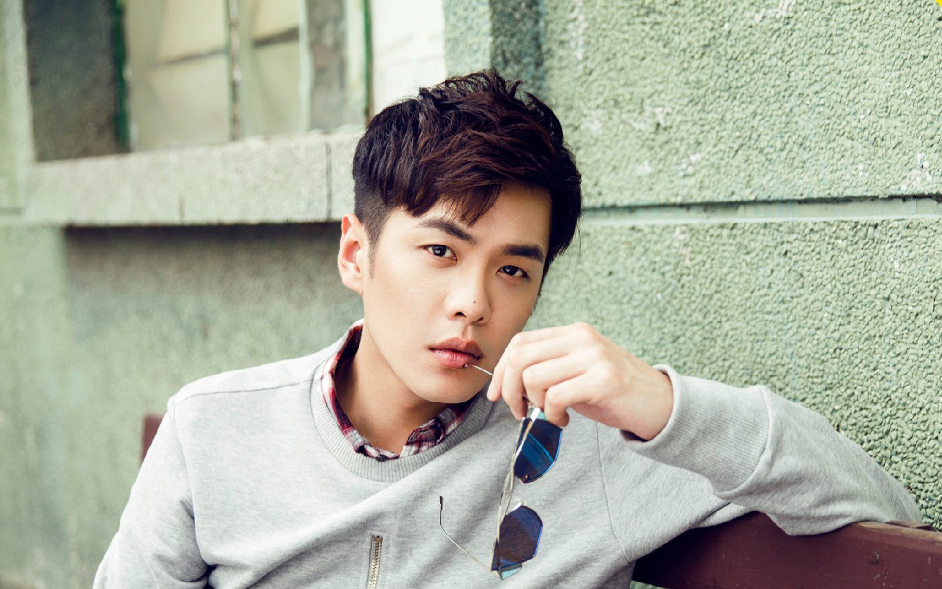 高空秋千比赛:勇者的极限运动,高空秋千是近年来在各大景区兴起的娱乐项目之一