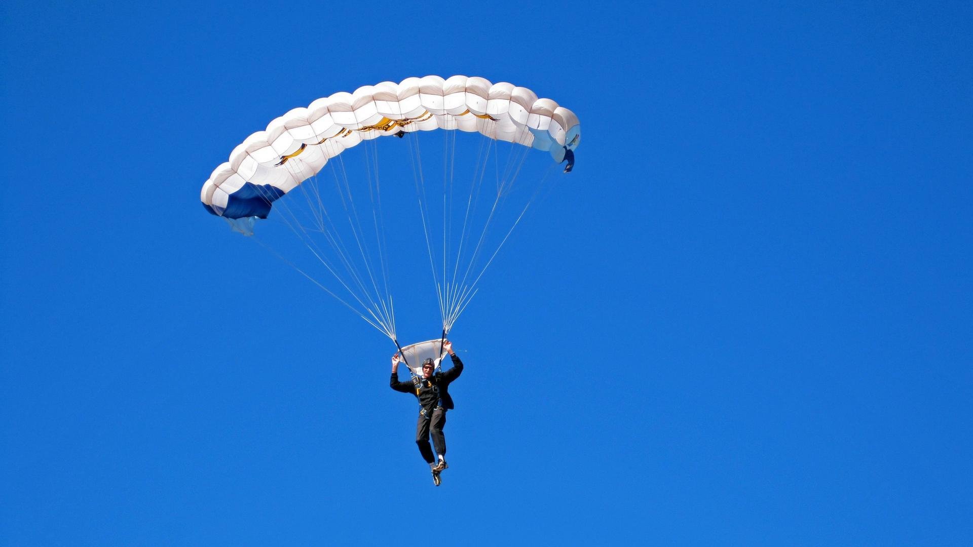 开云·Kaiyun网页版-托里·哈斯克冲刺阶段技压群雄，哈克托利